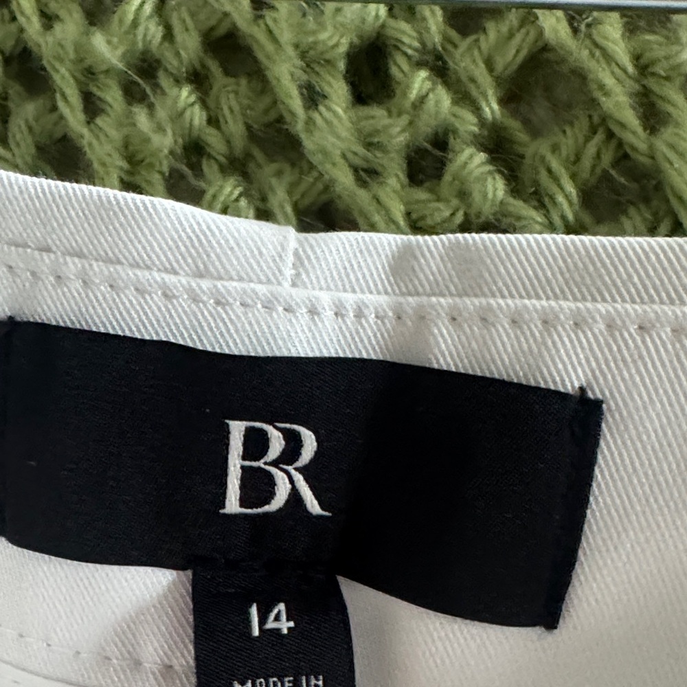 Banana Republic women’s  Cream Chinos - Picture 2 of 3